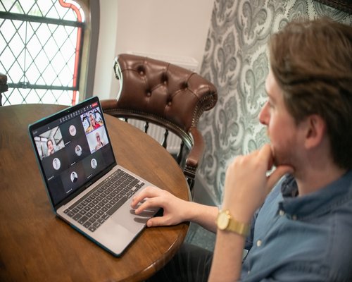 short pause during an online work session